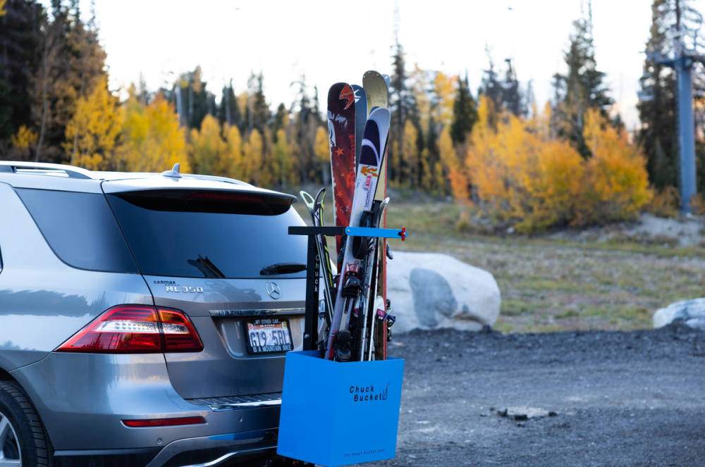 Простой и удобный багажник для перевозки лыж, палок и сноубордов