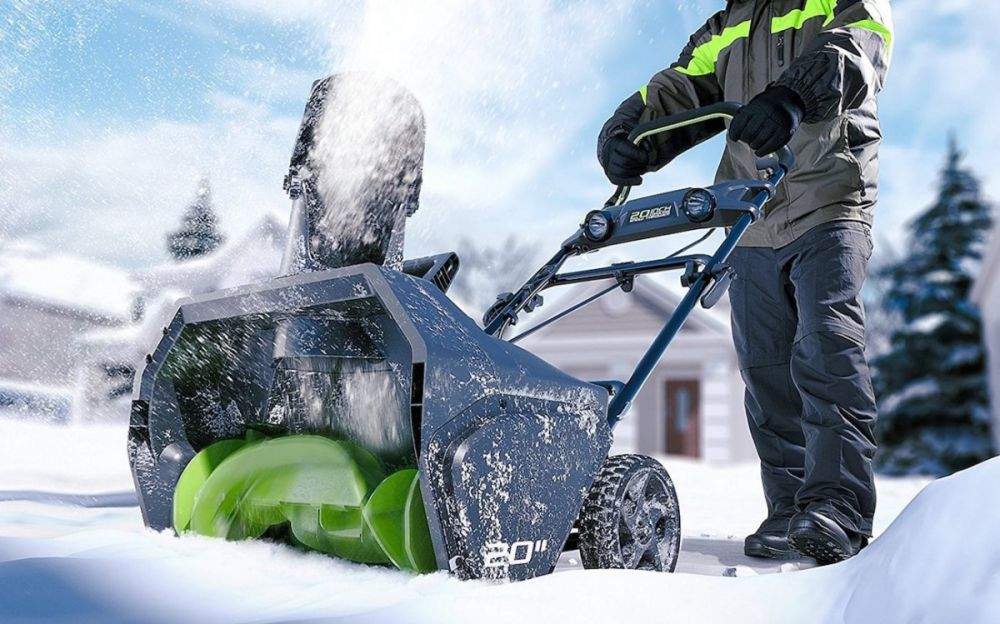Аккумуляторные лопаты и снегоуборочные машины – маневренная техника для .