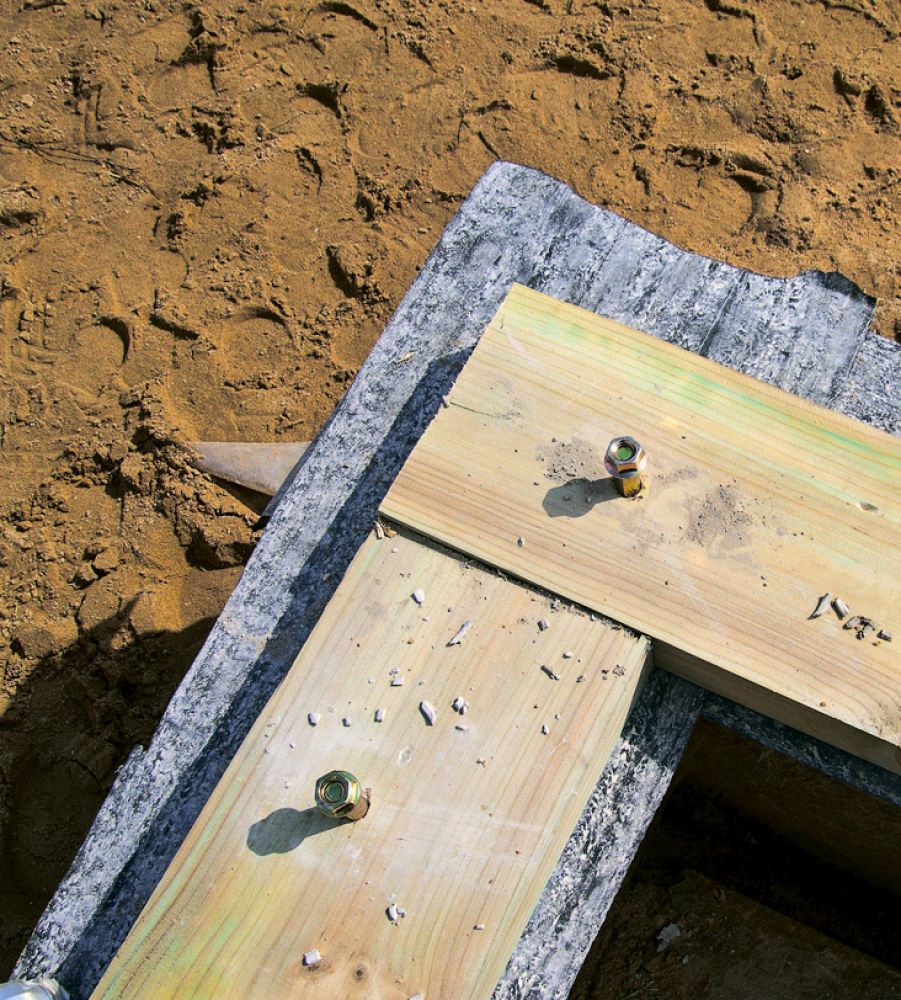 анкерное основание колонны бруса тип u 150х325х150. фундаментные блоки universal pier block. бетонный или деревянный брус. универсальный фундаментный блок pier block. фундамент под деревянные столбы.