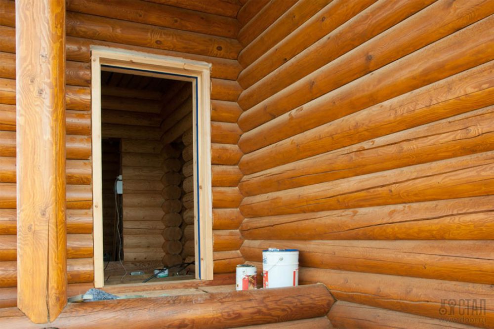 Установить дверь в деревянный дом